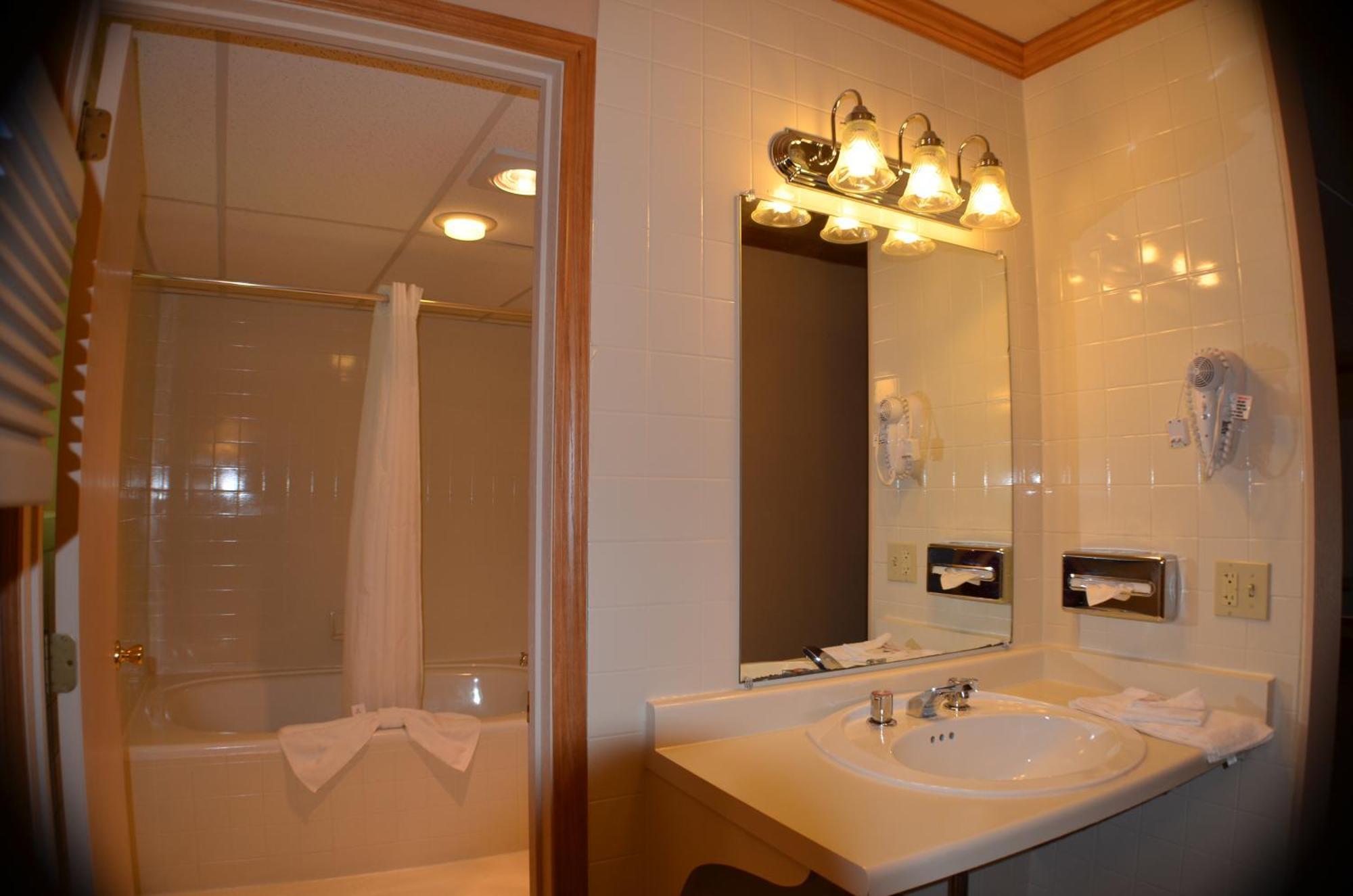Amber'S Inn And Suites Висконсин Делс Номер фото