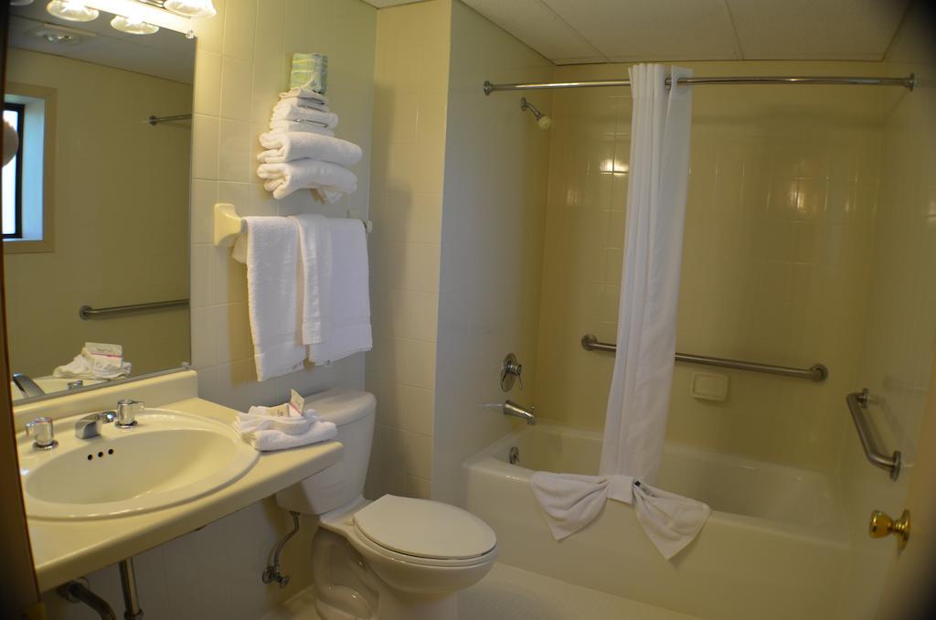 Amber'S Inn And Suites Висконсин Делс Номер фото